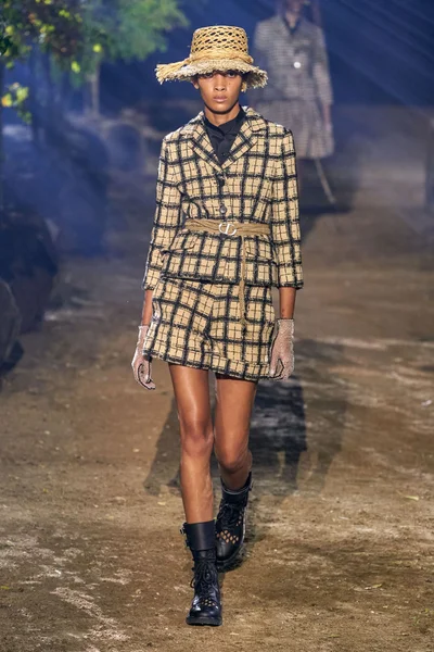 Look 54